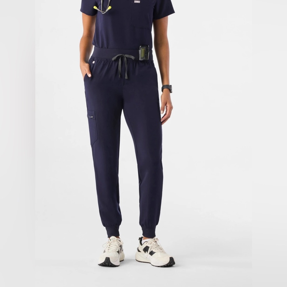 FIGs Zamora Jogger Scrub bottom Navy Medium Petite